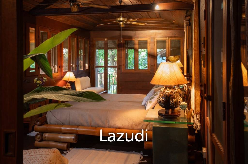 ขายบ้านไม้สัก 3 หลัง 7 ห้องนอน บนเนินใกล้ตัวเมืองเชียงราย