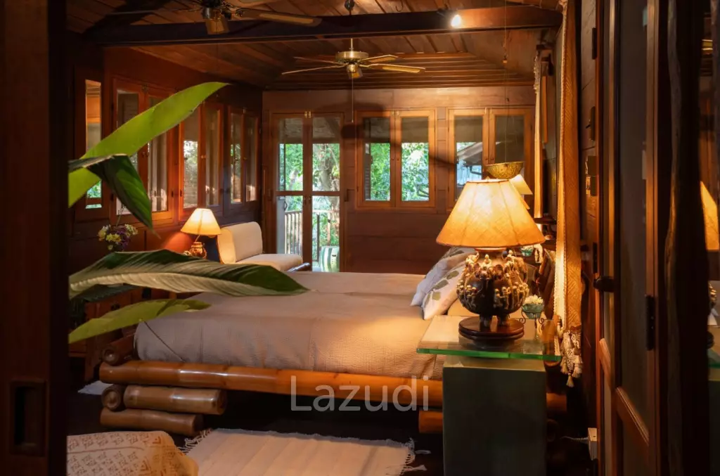 ขายบ้านไม้สัก 3 หลัง 7 ห้องนอน บนเนินใกล้ตัวเมืองเชียงราย