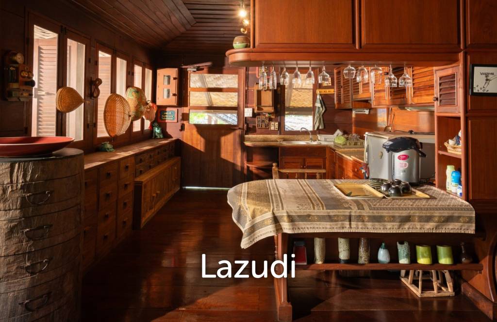 ขายบ้านไม้สัก 3 หลัง 7 ห้องนอน บนเนินใกล้ตัวเมืองเชียงราย