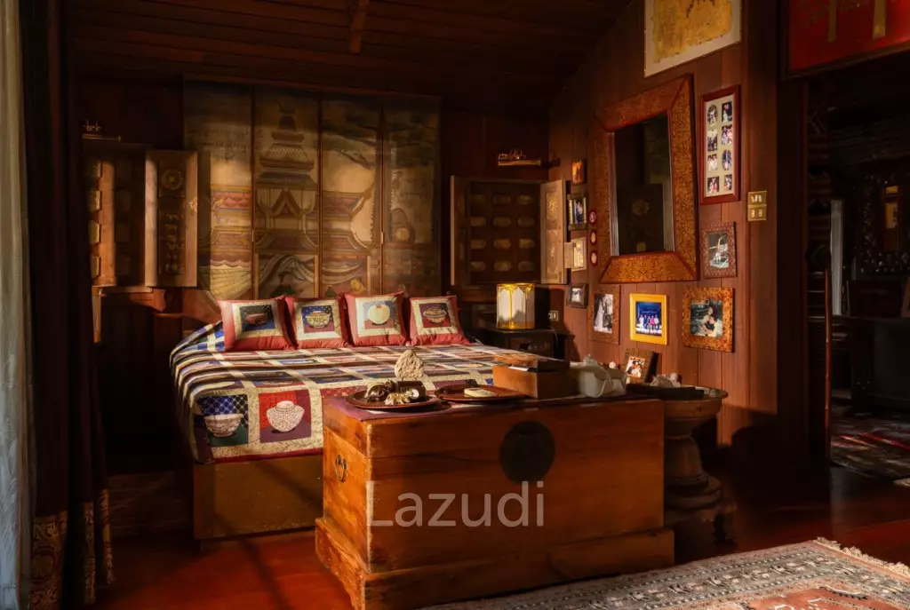 ขายบ้านไม้สัก 3 หลัง 7 ห้องนอน บนเนินใกล้ตัวเมืองเชียงราย