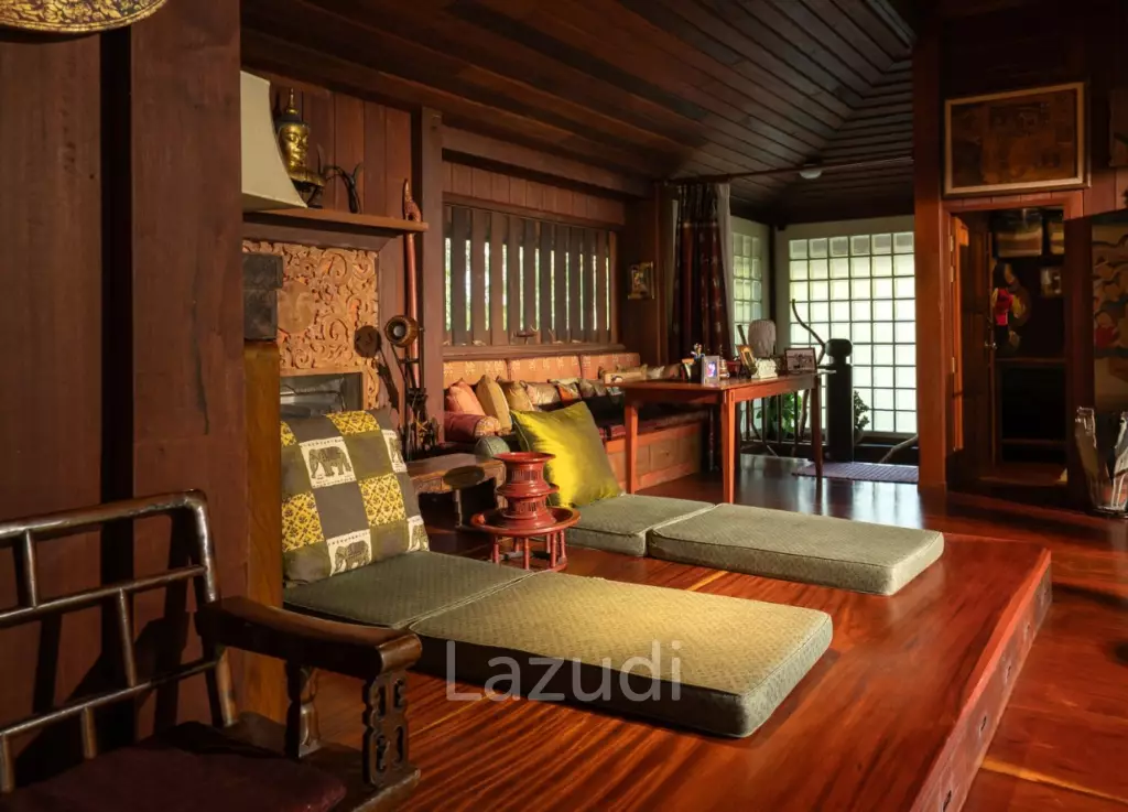 ขายบ้านไม้สัก 3 หลัง 7 ห้องนอน บนเนินใกล้ตัวเมืองเชียงราย