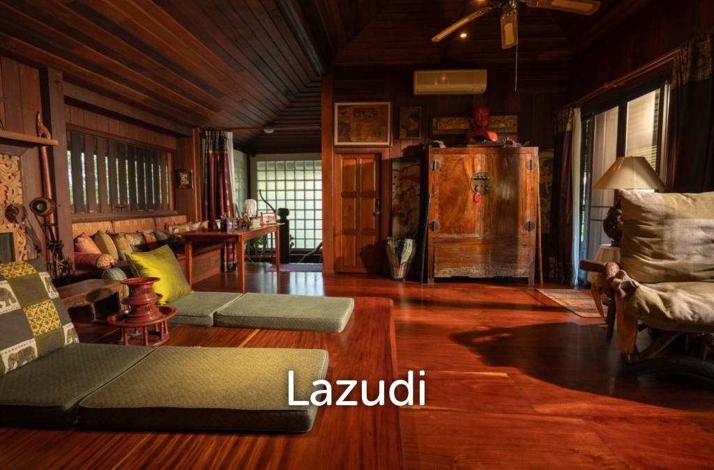 ขายบ้านไม้สัก 3 หลัง 7 ห้องนอน บนเนินใกล้ตัวเมืองเชียงราย