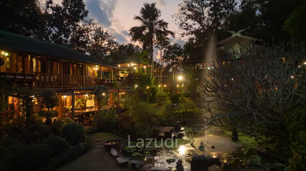 ขายบ้านไม้สัก 3 หลัง 7 ห้องนอน บนเนินใกล้ตัวเมืองเชียงราย