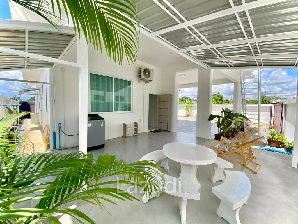 Modern Pool Villa with Private Rooftop Lounge Pong