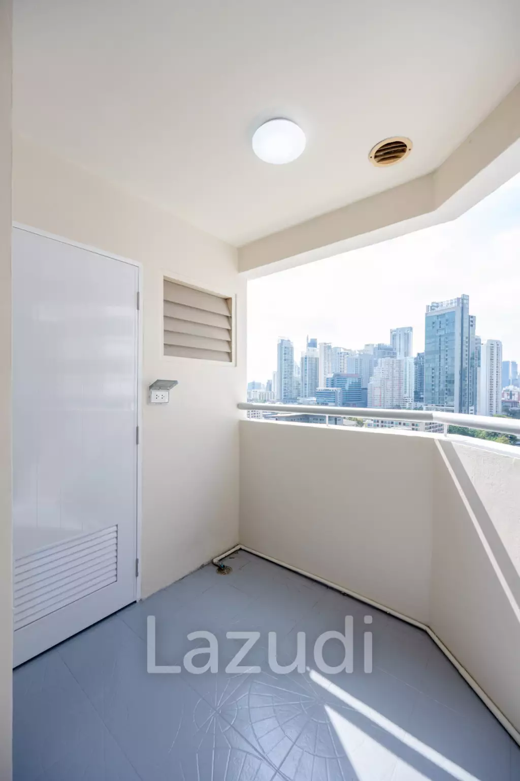 144 sqm condo at The Waterford Diamond Khlong Toei Bangkok