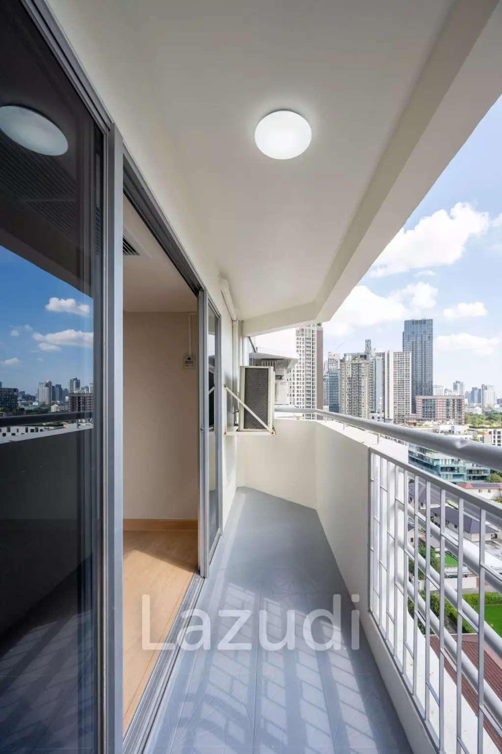 144 sqm condo at The Waterford Diamond Khlong Toei Bangkok