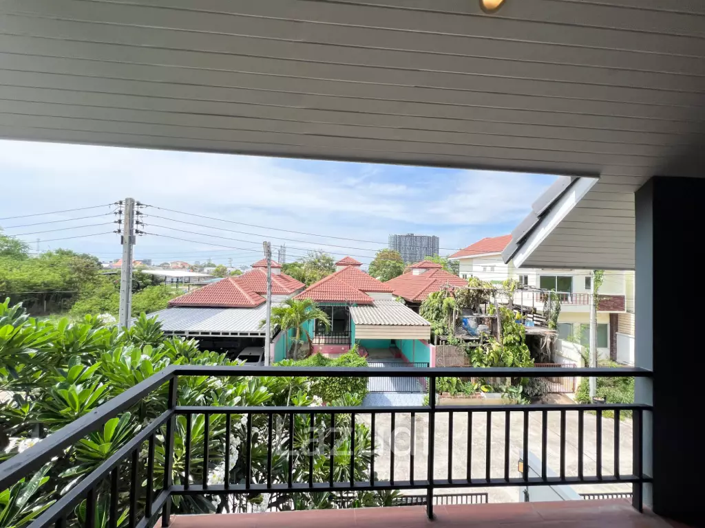 134 sqm modern townhouse in Nong Khae Hua Hin with garden