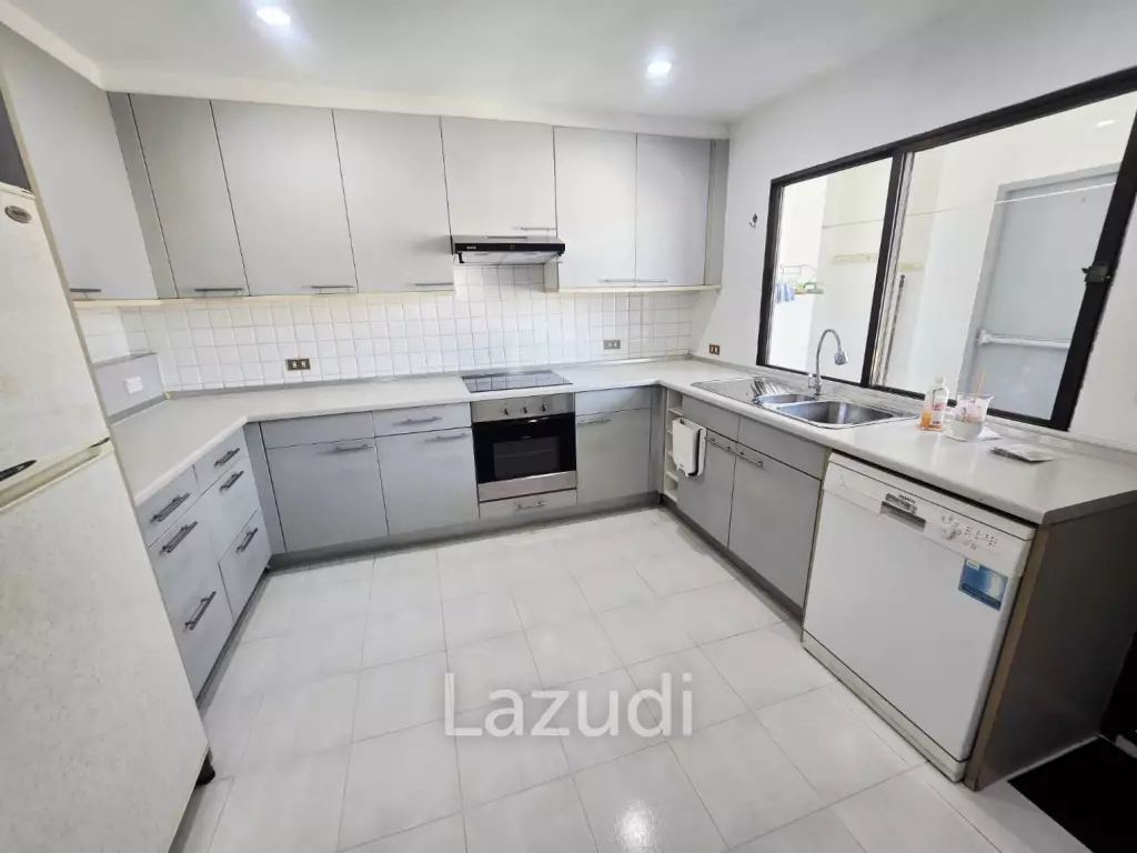 250 sqm high floor condo Regent on the Park 1 Khlong Toei Bangkok