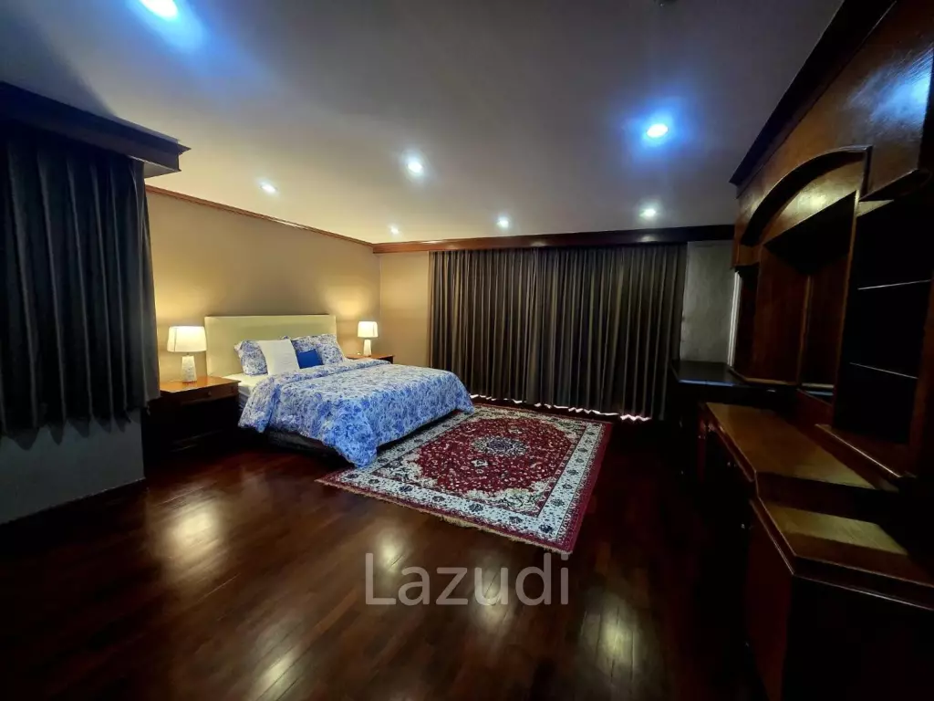 250 sqm high floor condo Regent on the Park 1 Khlong Toei Bangkok
