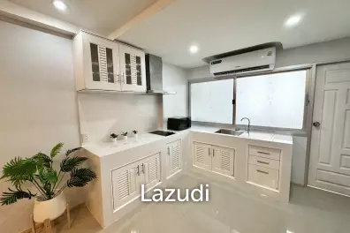 72 sqm 2 Bedroom Condo on 14th Floor in Huai Khwang Bangkok