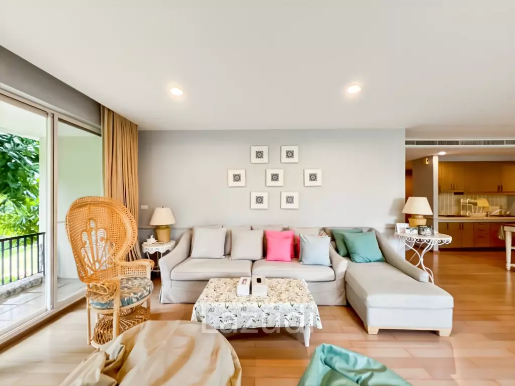 คอนโดหรู 225 ตร.ม. 3 ห้องนอนวิวทะเลในบ้านนับคลื่น
