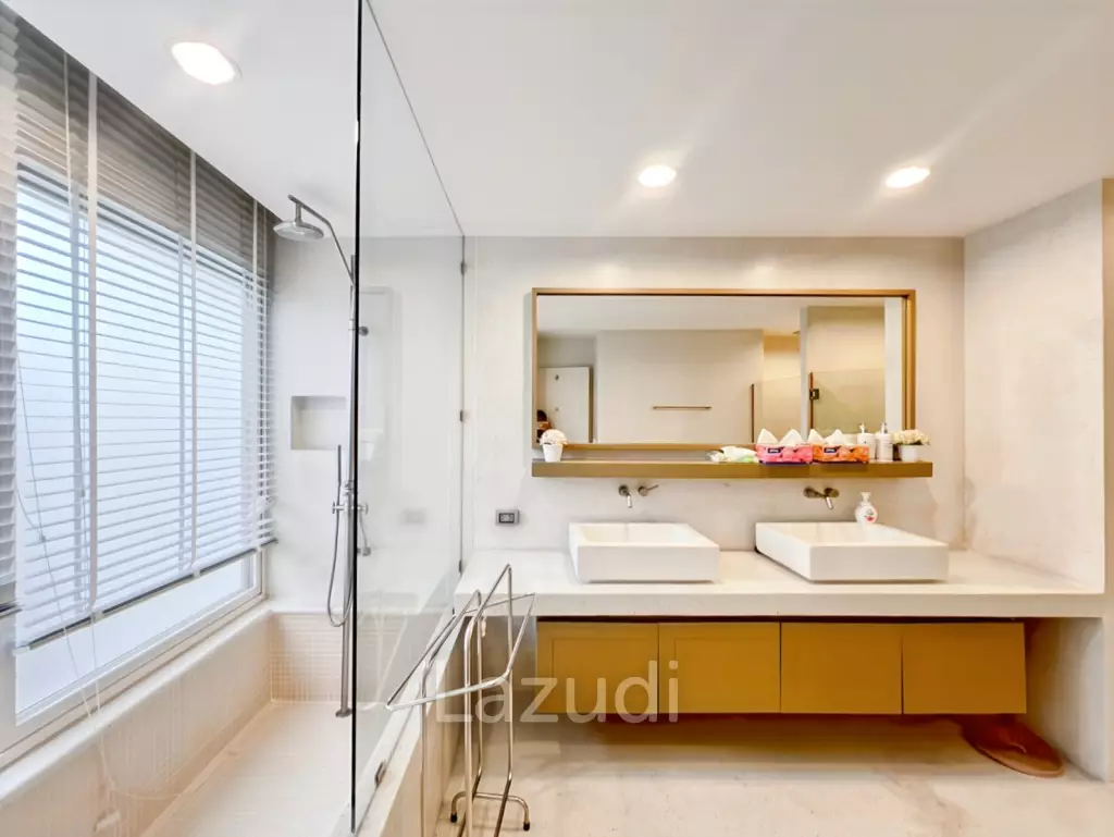 คอนโดหรู 225 ตร.ม. 3 ห้องนอนวิวทะเลในบ้านนับคลื่น