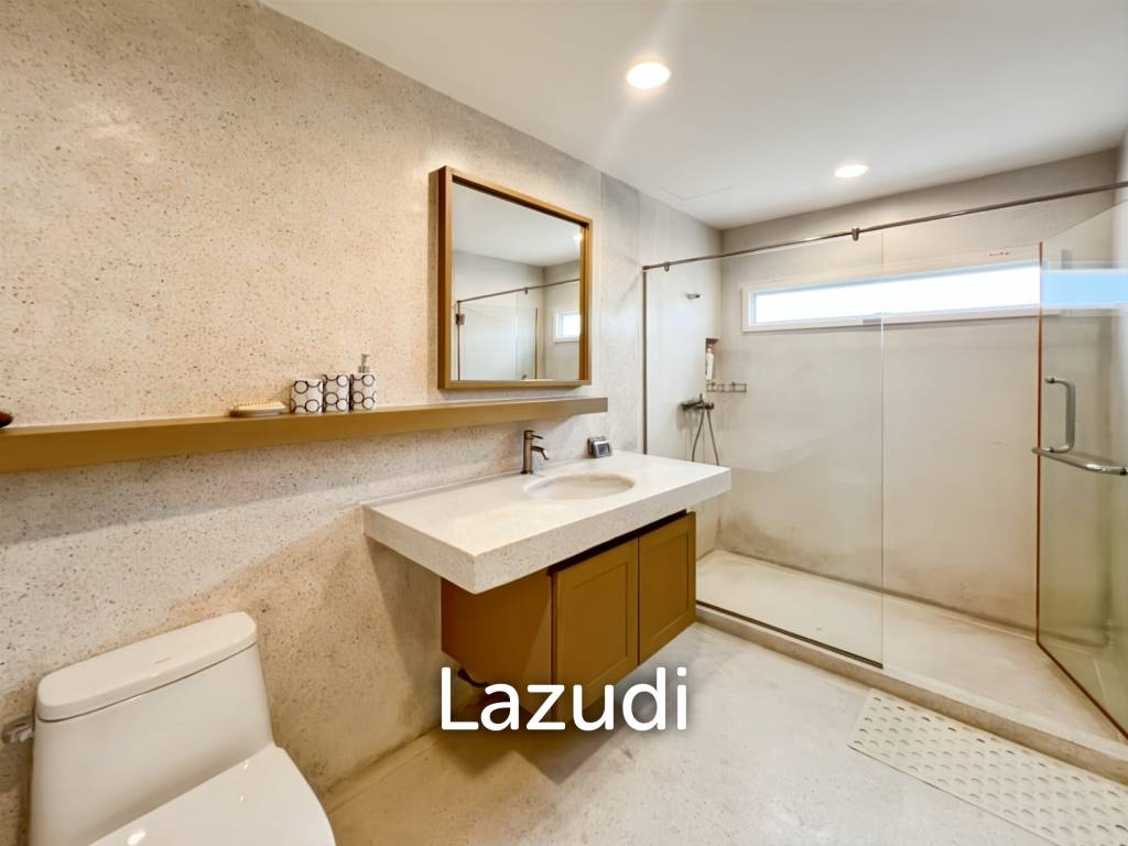 คอนโดหรู 225 ตร.ม. 3 ห้องนอนวิวทะเลในบ้านนับคลื่น