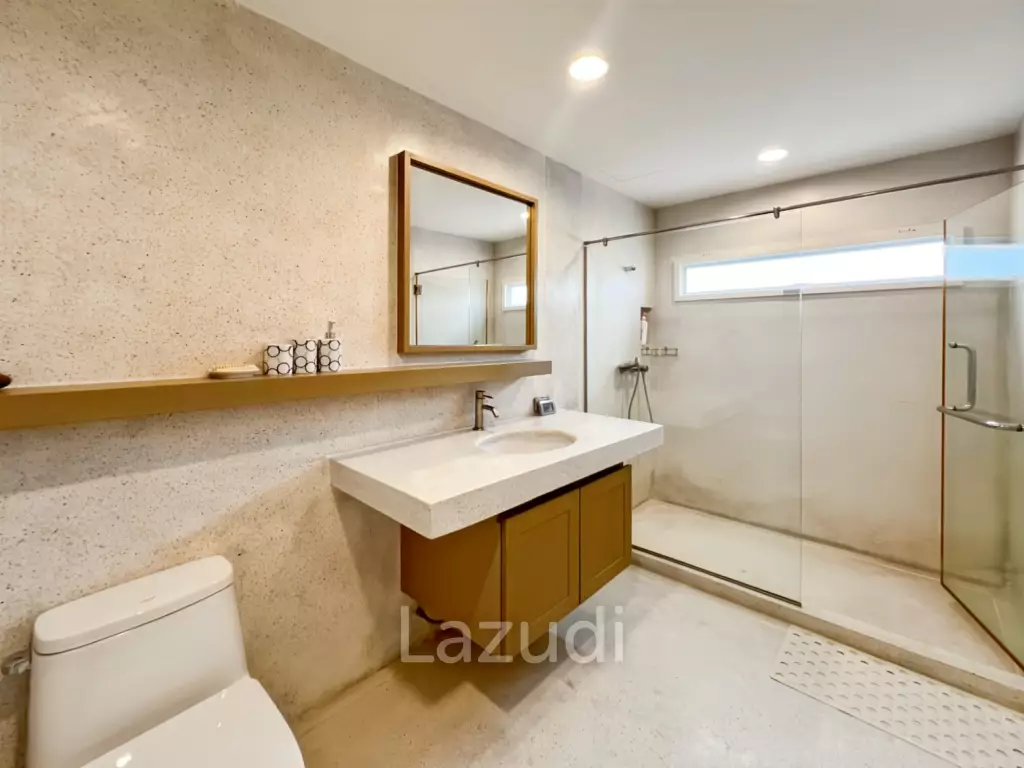 คอนโดหรู 225 ตร.ม. 3 ห้องนอนวิวทะเลในบ้านนับคลื่น