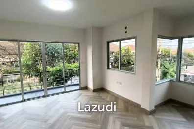 4 Bed life Bangkok Boulevard