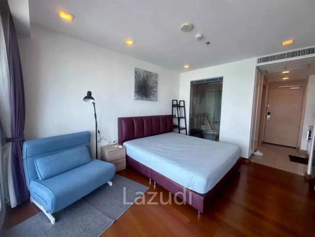 High-Floor Modern Studio at The Palm Wongamat