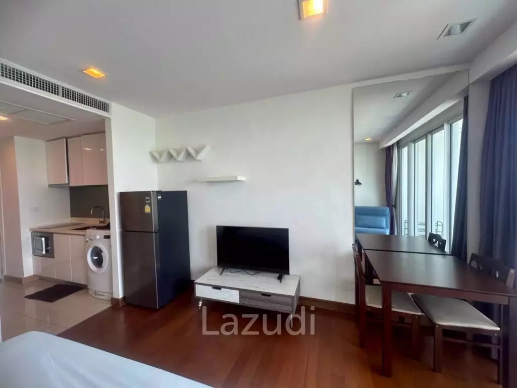 High-Floor Modern Studio at The Palm Wongamat