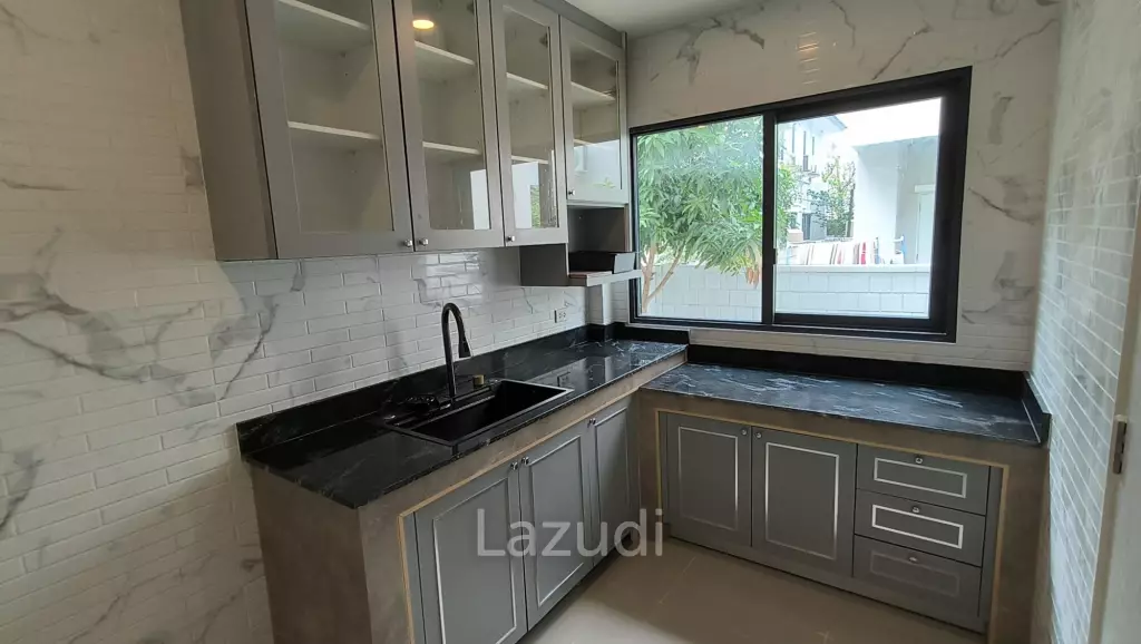 4 Bed Centro Onnut-Suvarnabhumi