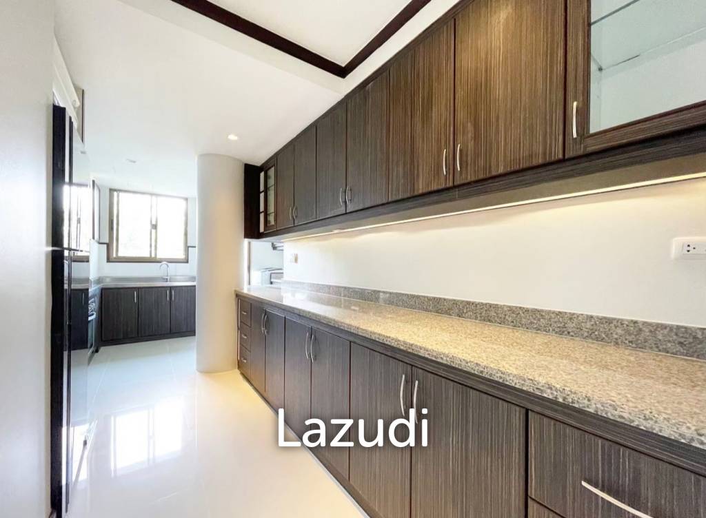 154 sqm 3-Bed Condo on 3rd Floor in PR Court Khlong Tan Nuea Bangkok