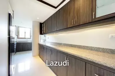 154 sqm 3-Bed Condo on 3rd Floor in PR Court Khlong Tan Nuea Bangkok