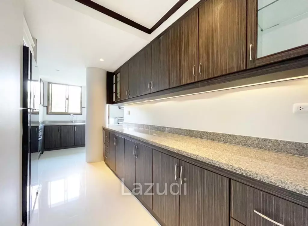 154 sqm 3-Bed Condo on 3rd Floor in PR Court Khlong Tan Nuea Bangkok