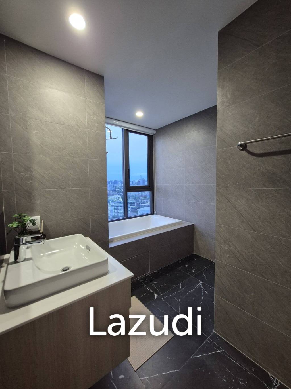 55sqm 2 Bed Condo on 22nd Floor Skyrise Avenue Sukhumvit 64 Bangna Bangkok