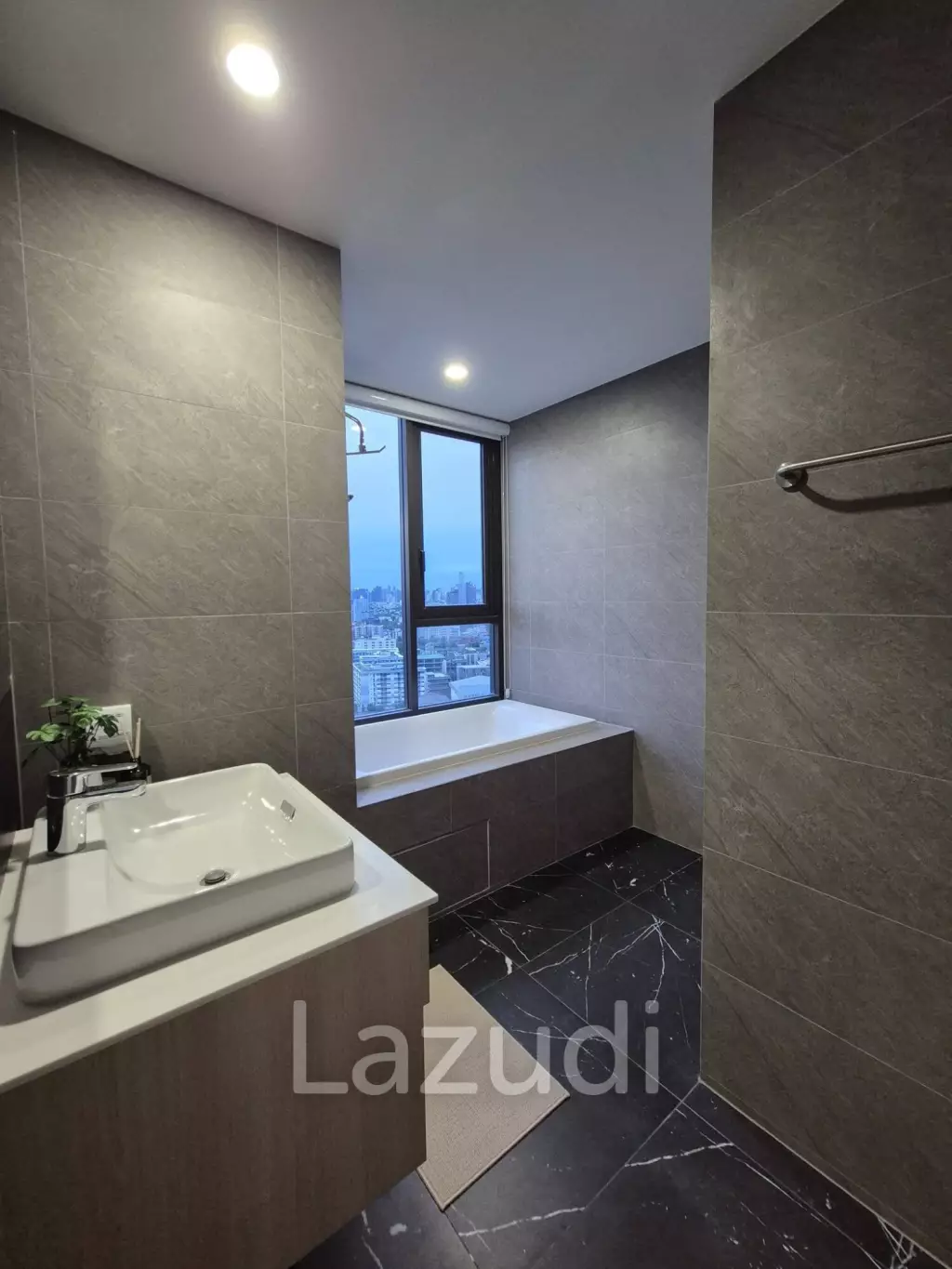 55sqm 2 Bed Condo on 22nd Floor Skyrise Avenue Sukhumvit 64 Bangna Bangkok