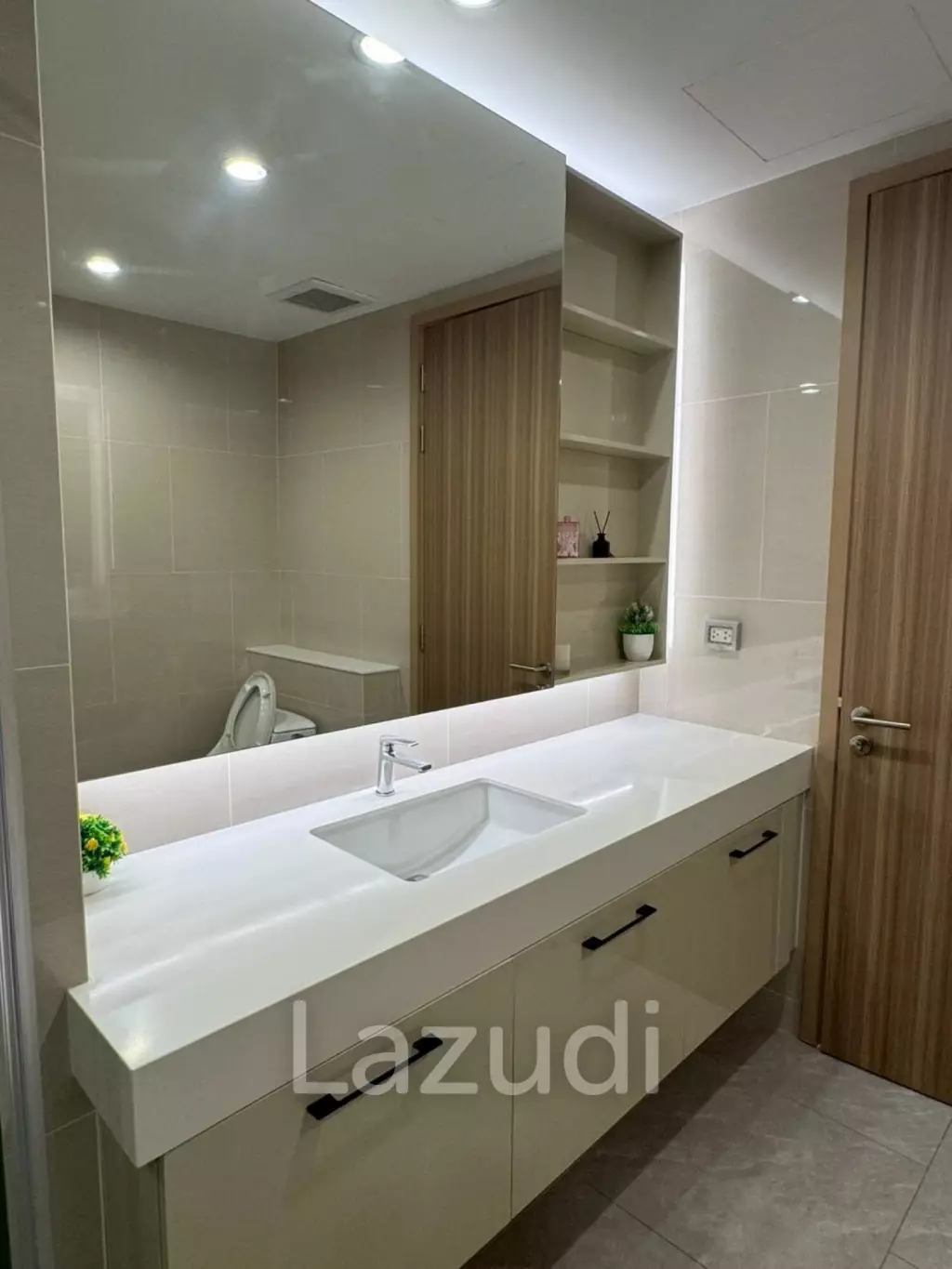 201 sqm modern 3 bedroom apartment in Sathorn 111 Thung Mahamek Bangkok