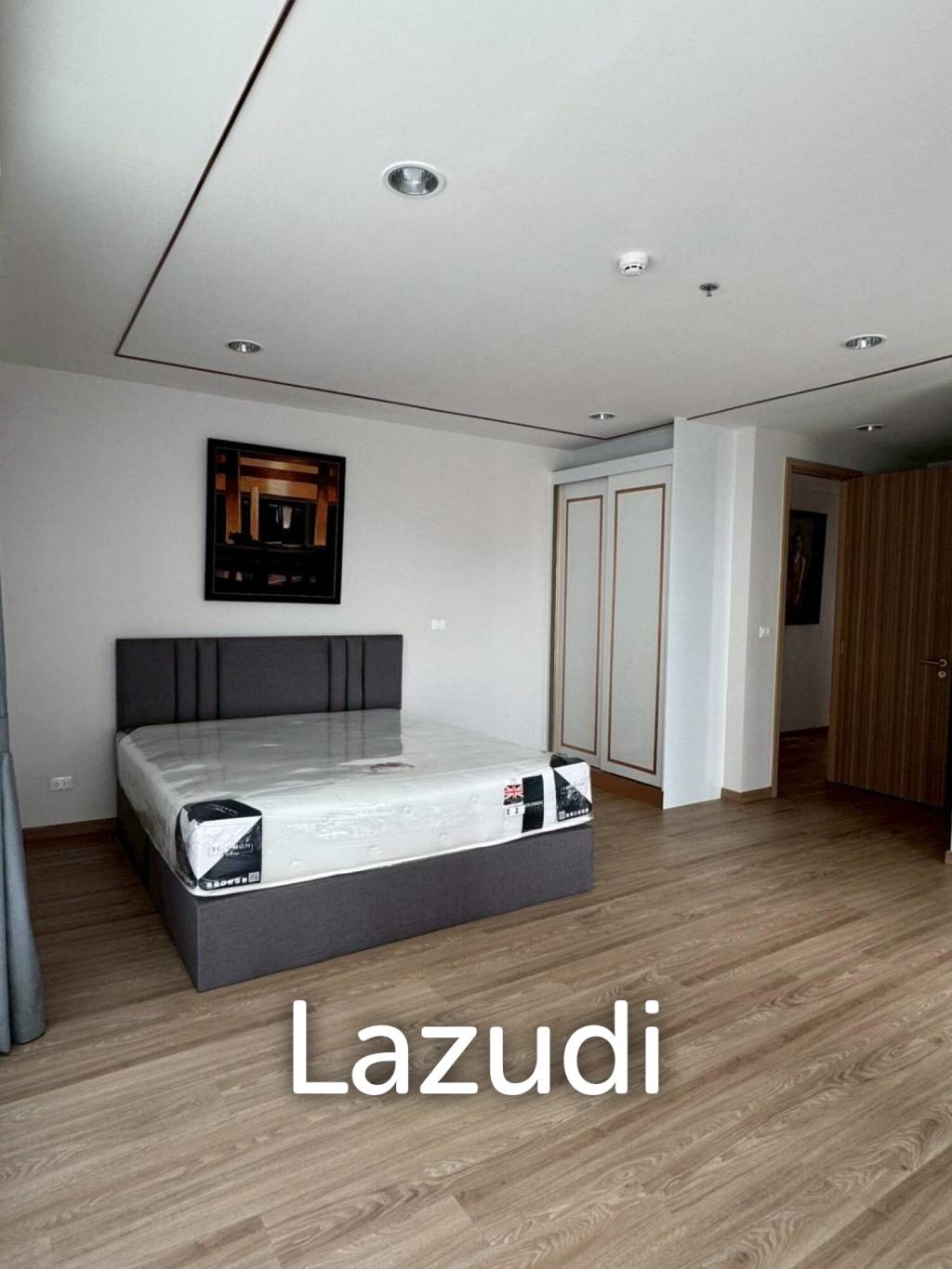 201 sqm modern 3 bedroom apartment in Sathorn 111 Thung Mahamek Bangkok