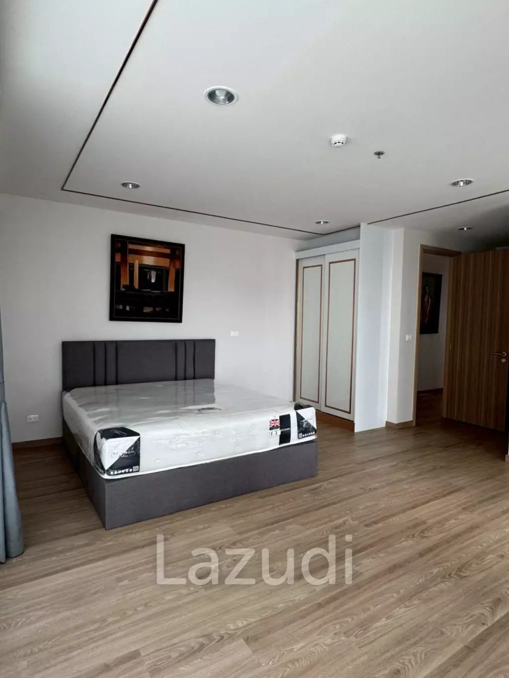 201 sqm modern 3 bedroom apartment in Sathorn 111 Thung Mahamek Bangkok