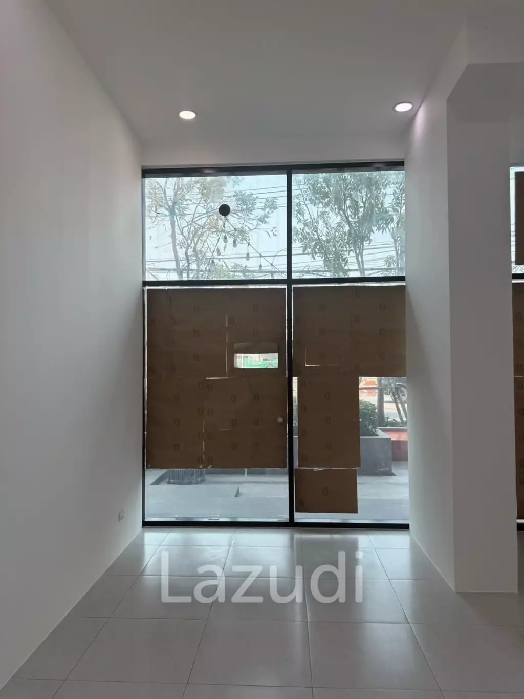 71.8 sqm retail unit in modern Bangna building, Bangkok