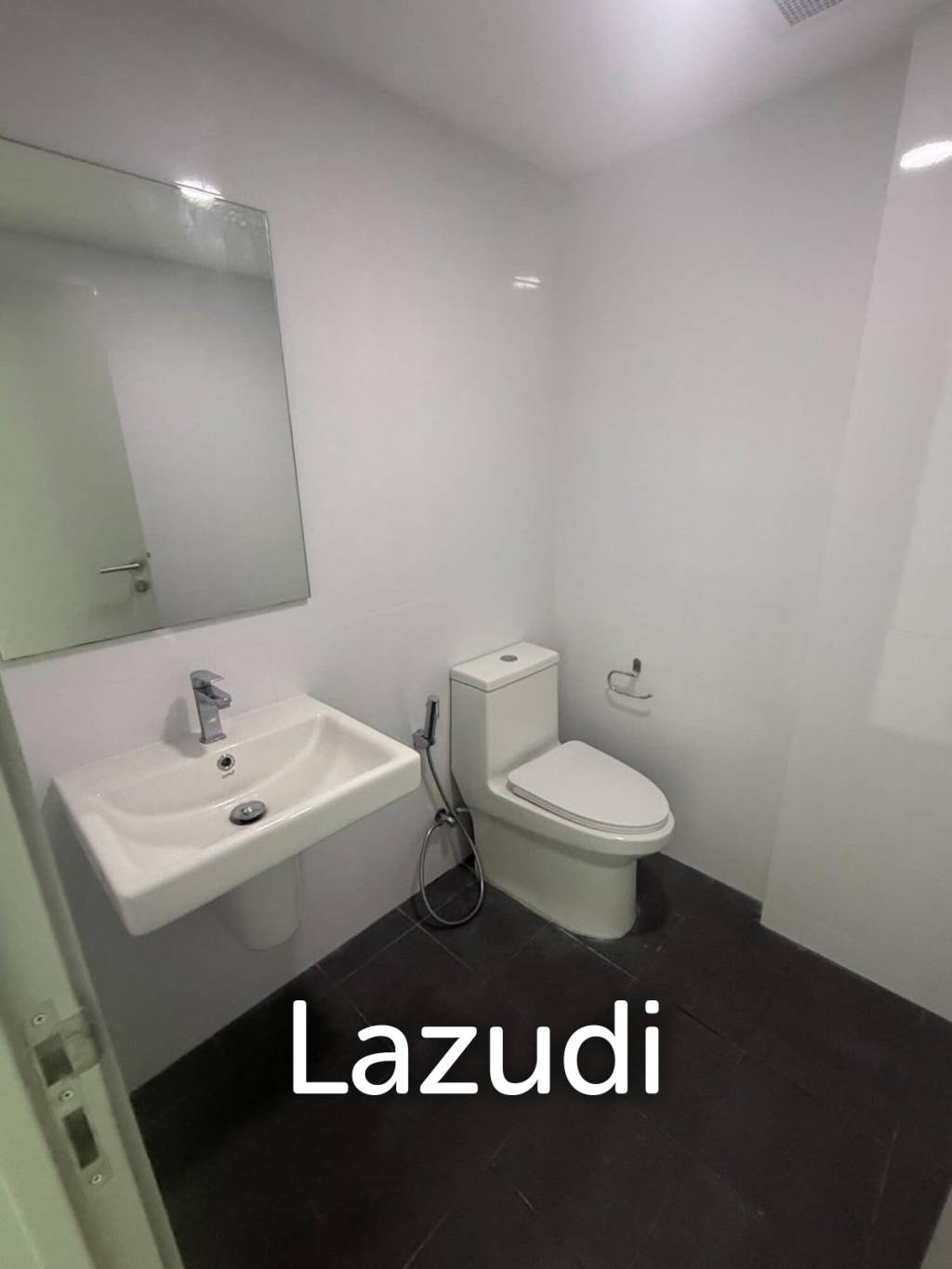 71.8 sqm retail unit in modern Bangna building, Bangkok
