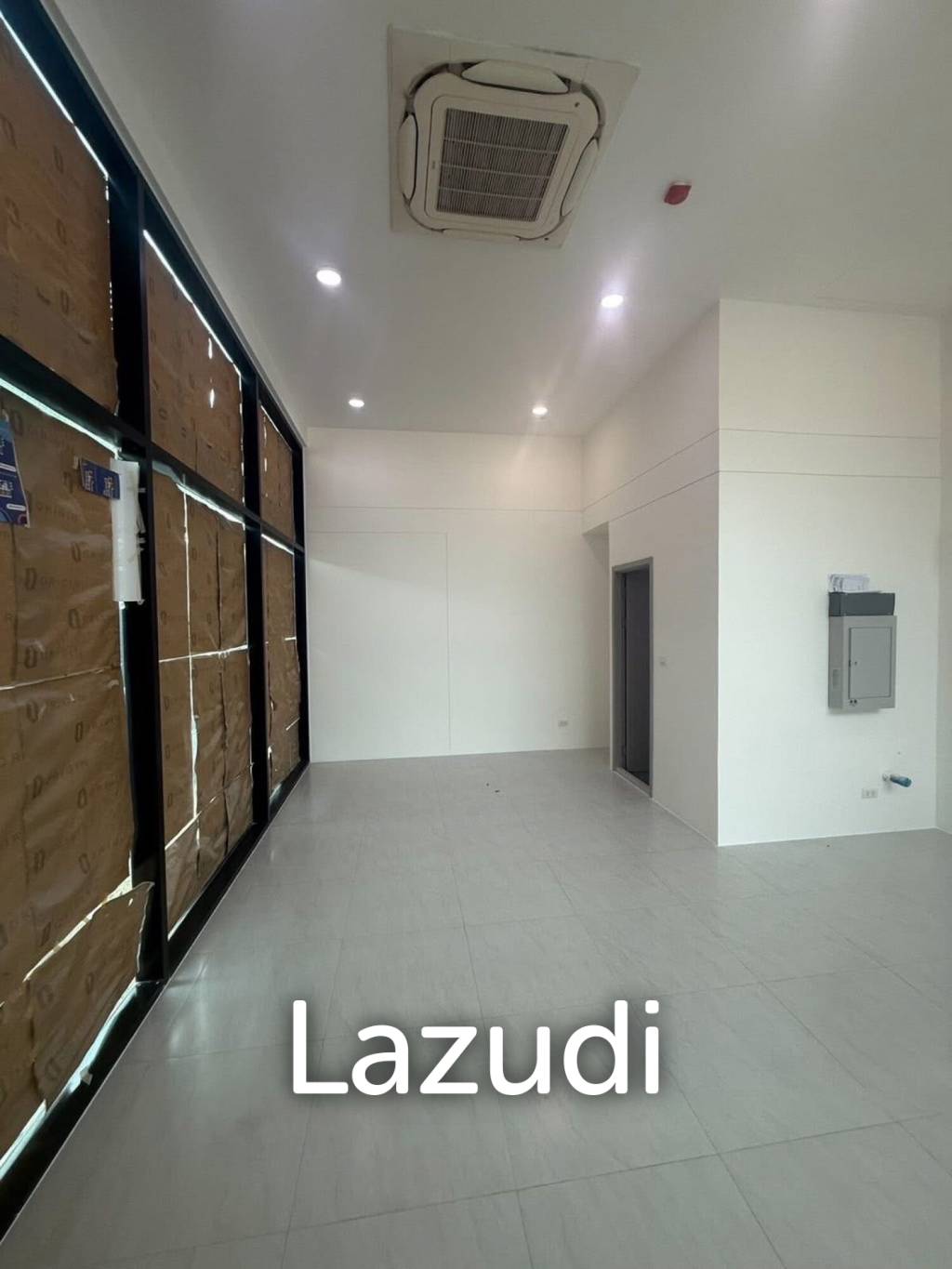 71.8 sqm retail unit in modern Bangna building, Bangkok