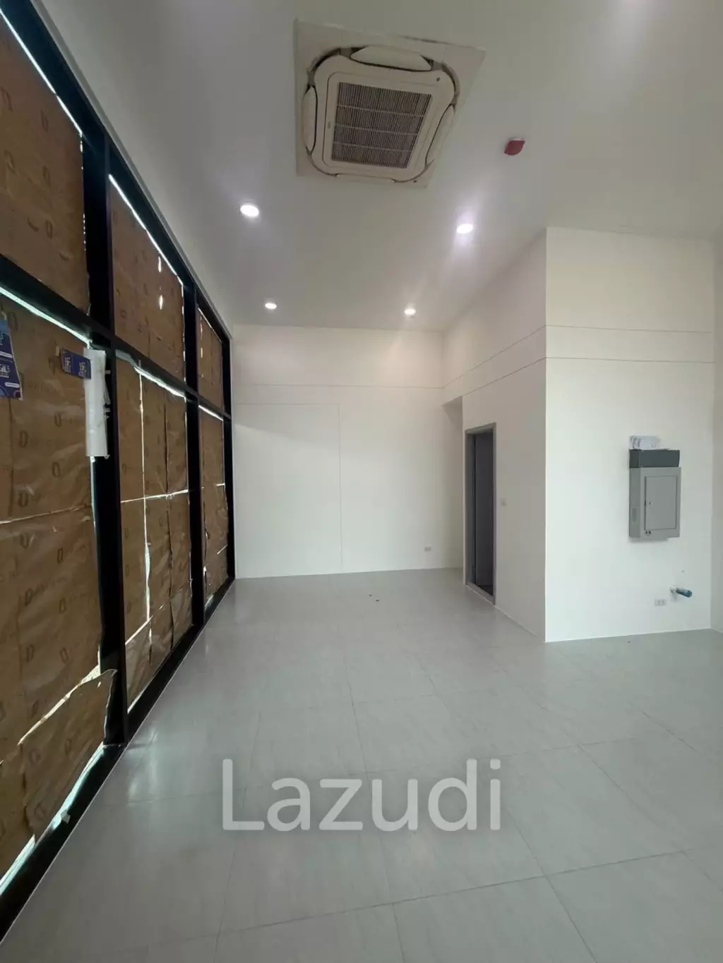 71.8 sqm retail unit in modern Bangna building, Bangkok