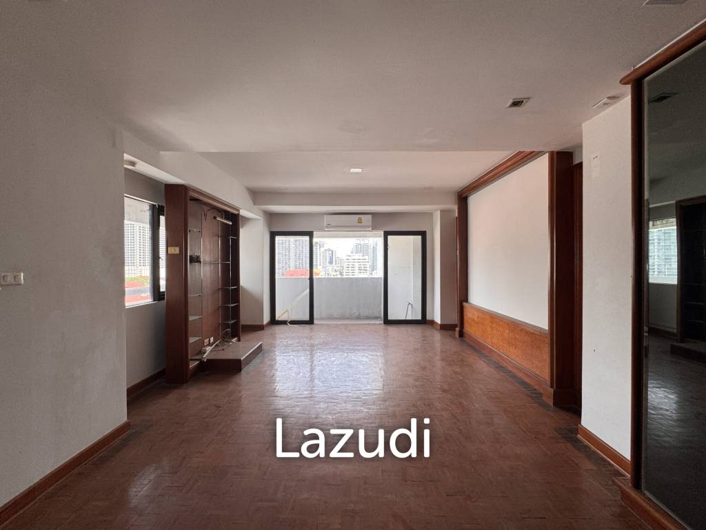 205 sqm 3-Bed Condo with Huge Terrace in Khlong Toei Nuea, Bangkok