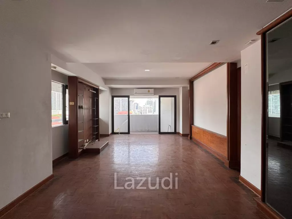 205 sqm 3-Bed Condo with Huge Terrace in Khlong Toei Nuea, Bangkok