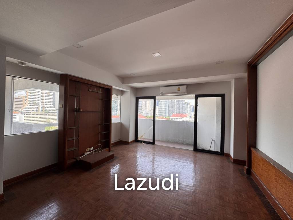 205 sqm 3-Bed Condo with Huge Terrace in Khlong Toei Nuea, Bangkok