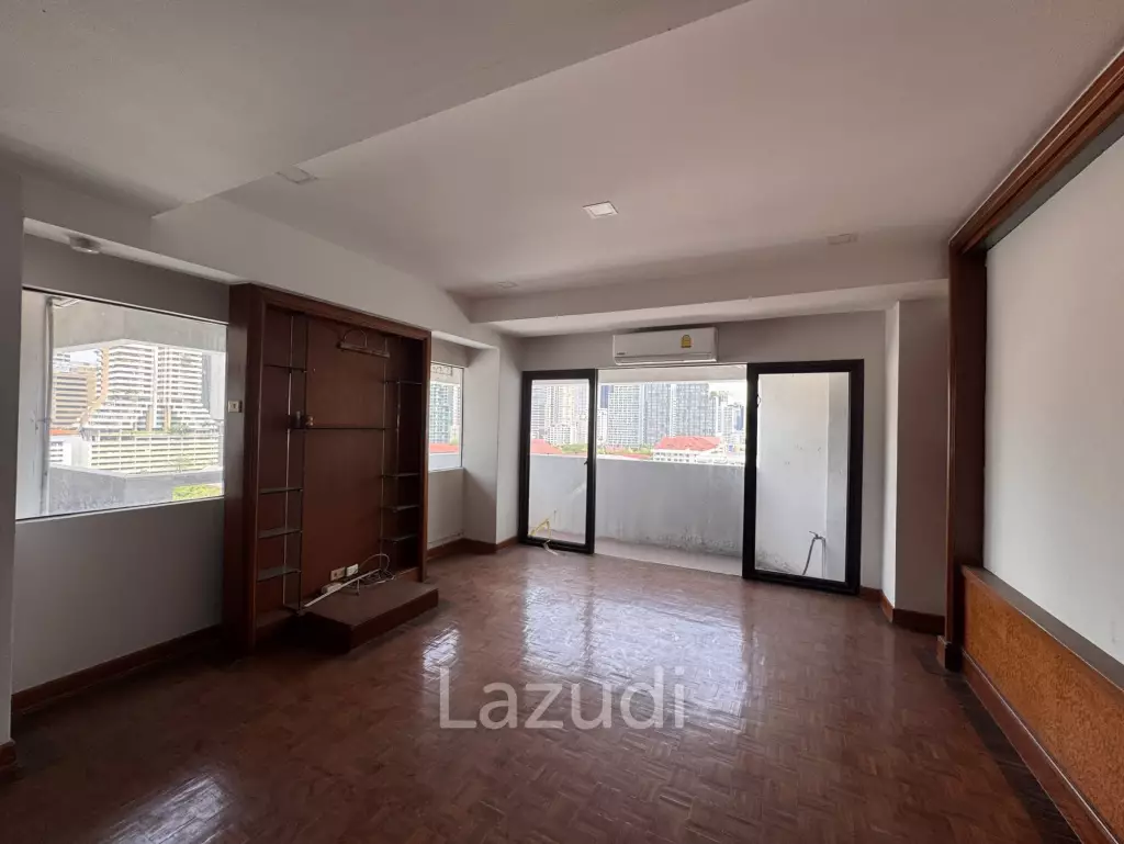 205 sqm 3-Bed Condo with Huge Terrace in Khlong Toei Nuea, Bangkok