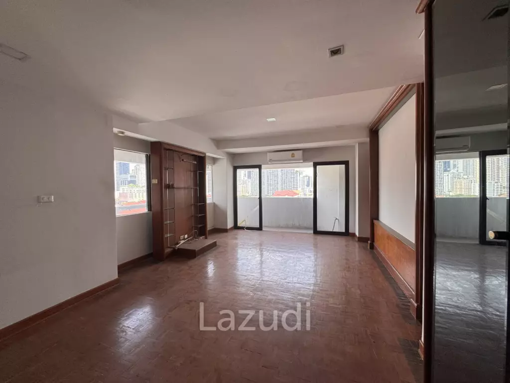 205 sqm 3-Bed Condo with Huge Terrace in Khlong Toei Nuea, Bangkok