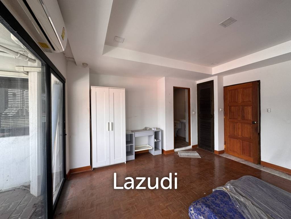 205 sqm 3-Bed Condo with Huge Terrace in Khlong Toei Nuea, Bangkok