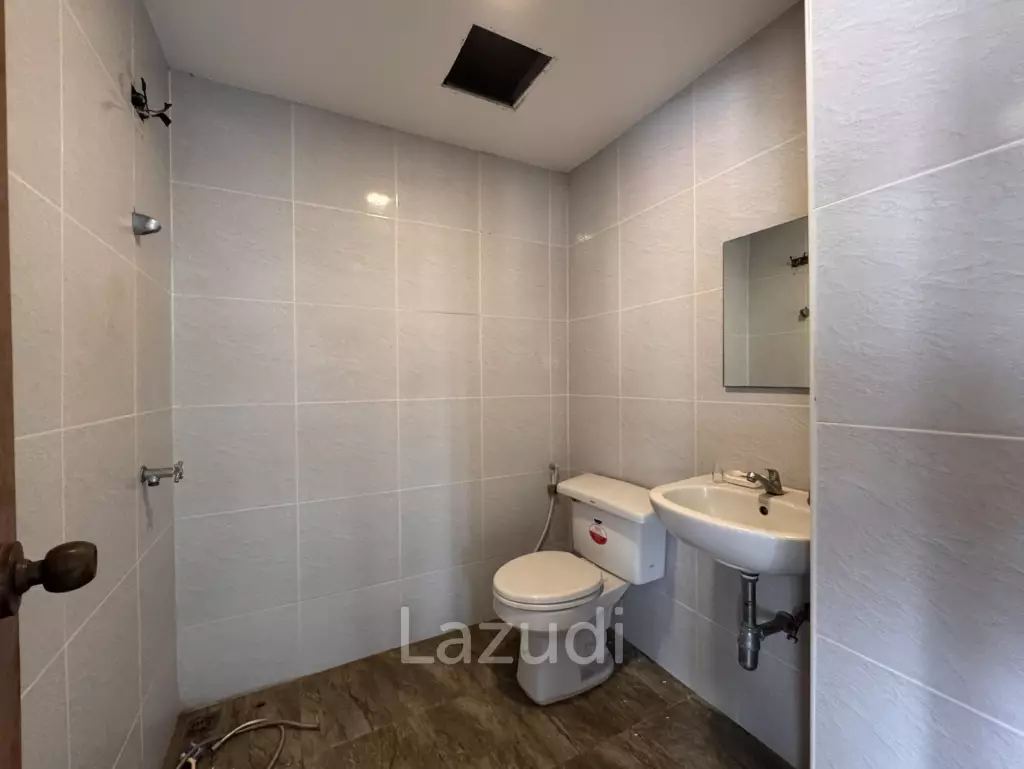 205 sqm 3-Bed Condo with Huge Terrace in Khlong Toei Nuea, Bangkok