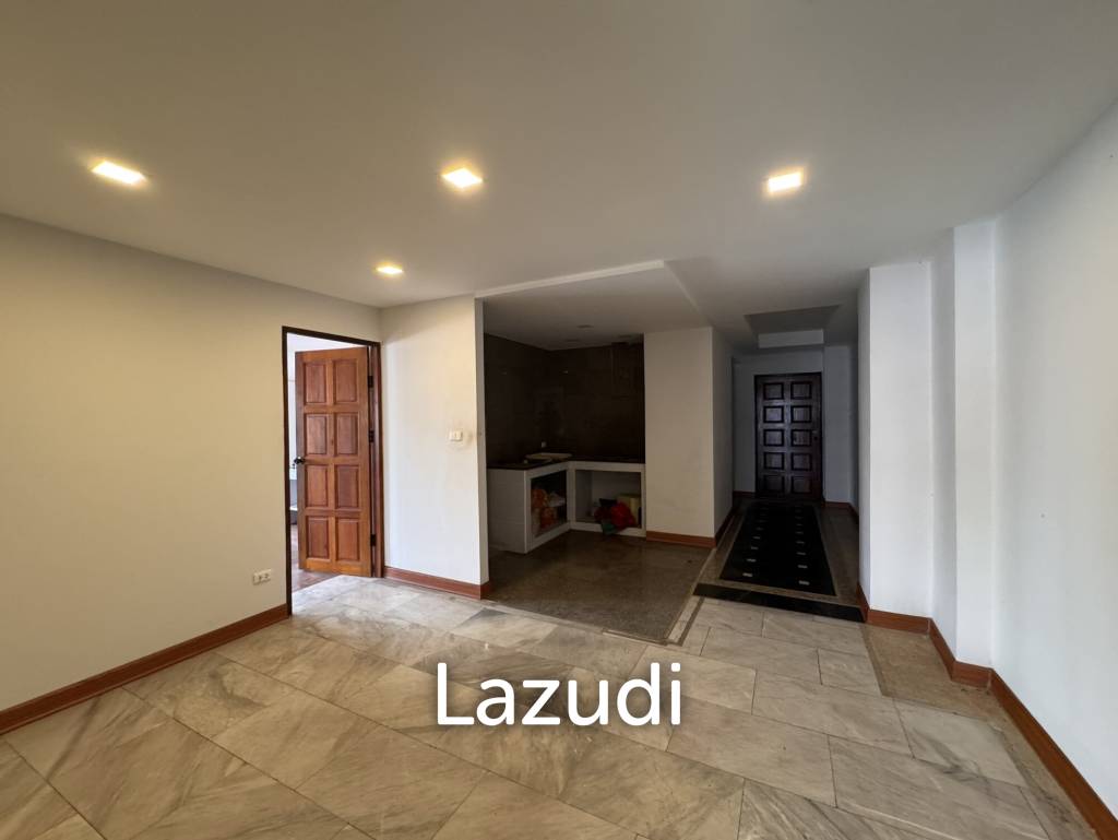 205 sqm 3-Bed Condo with Huge Terrace in Khlong Toei Nuea, Bangkok