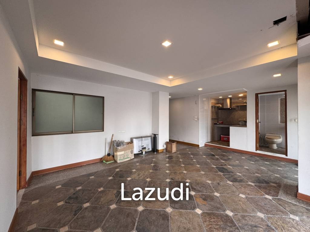 205 sqm 3-Bed Condo with Huge Terrace in Khlong Toei Nuea, Bangkok