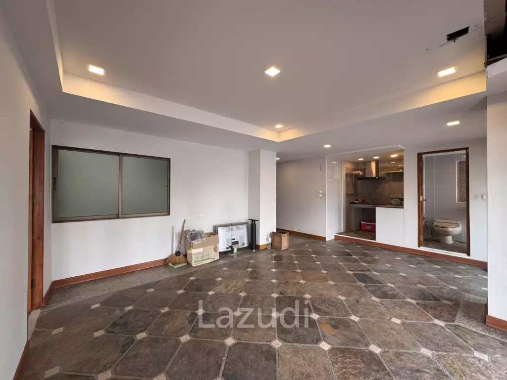 205 sqm 3-Bed Condo with Huge Terrace in Khlong Toei Nuea, Bangkok