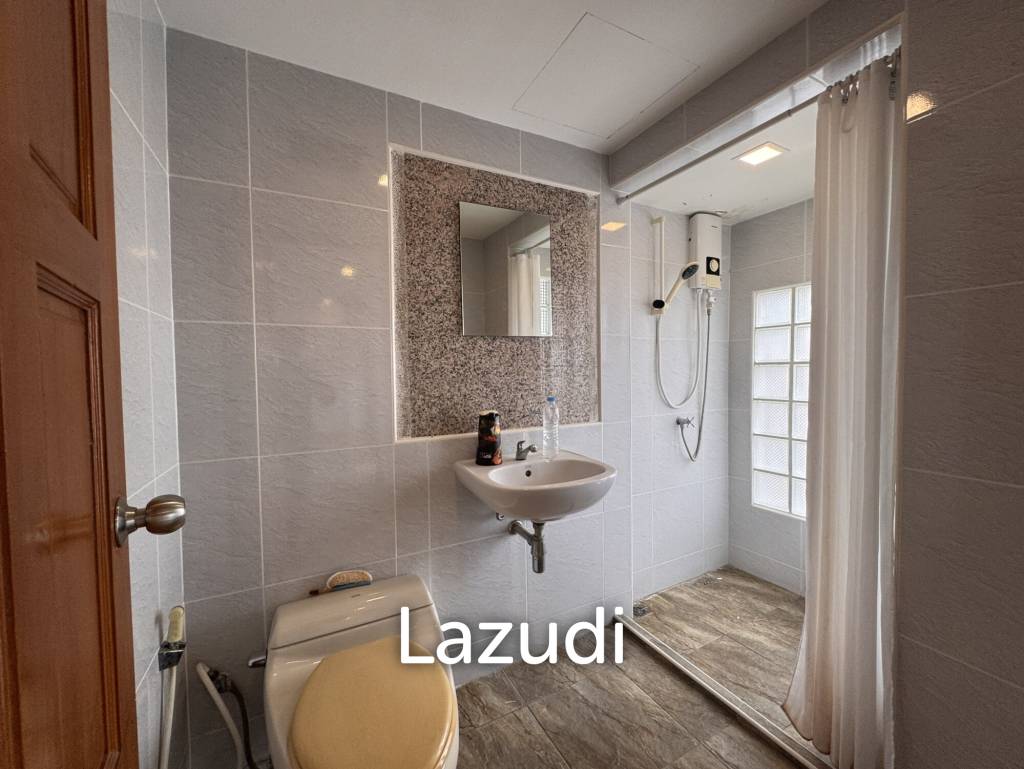 205 sqm 3-Bed Condo with Huge Terrace in Khlong Toei Nuea, Bangkok