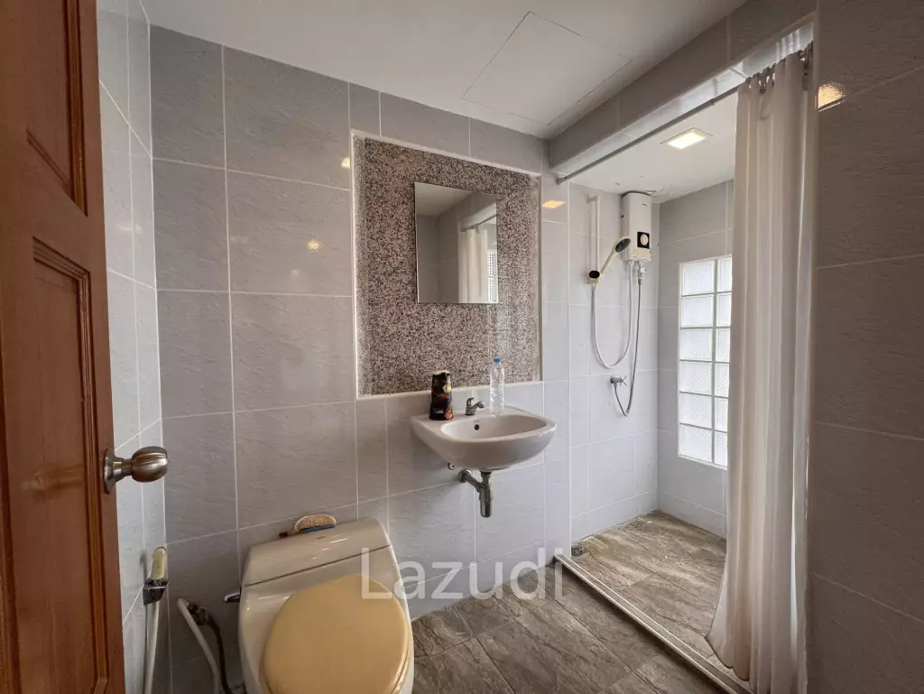 205 sqm 3-Bed Condo with Huge Terrace in Khlong Toei Nuea, Bangkok