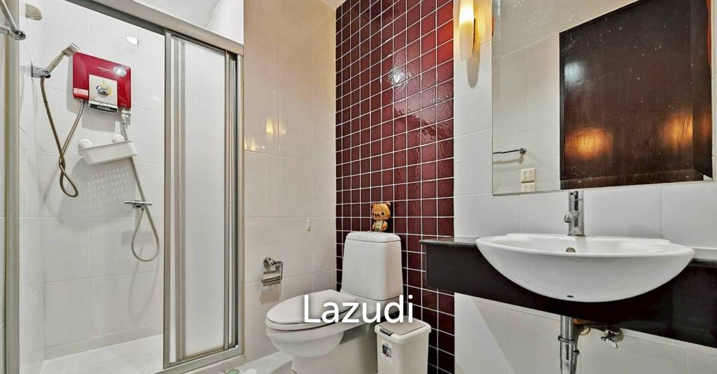 75 sqm high-floor condo at CitiSmart Sukhumvit 18 Khlong Toei Bangkok