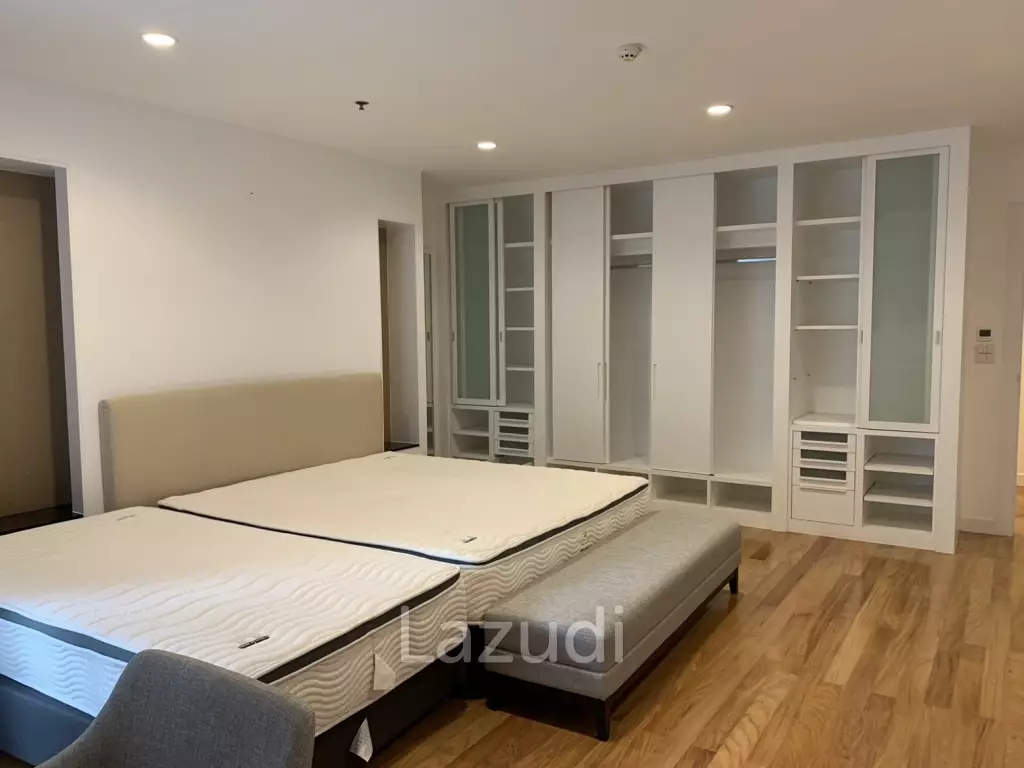 240 sqm 3 Bed Condo on 4th Floor at Shama Ekamai Bangkok, Phra Khanong Nuea