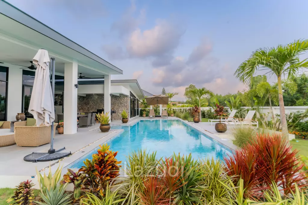 355 sqm modern pool villa in Wang Phong Pran Buri