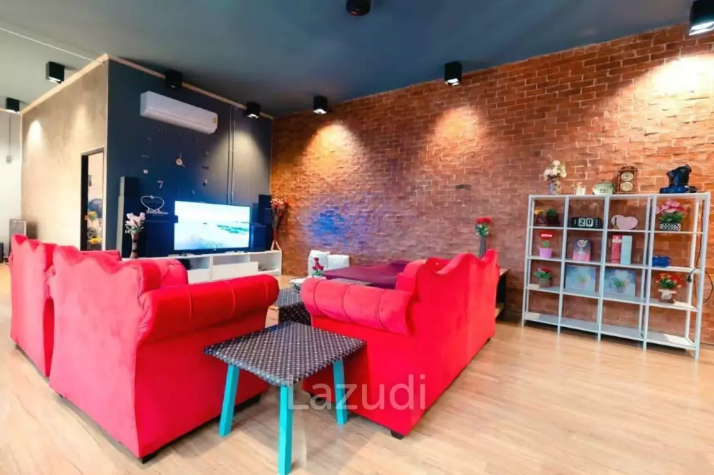 Luxury Pool Villa 4 Bed for Rent in Huai Yai
